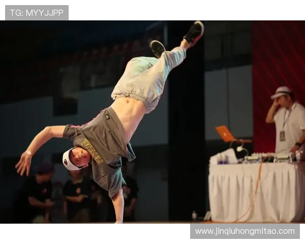 武汉攀岩队在世界街舞大赛中的团队协作表现令人瞩目与赞叹